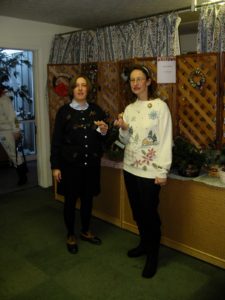 Charlotte Hawtin (L) and Diane Novicki at the 2007 Cookie Walk